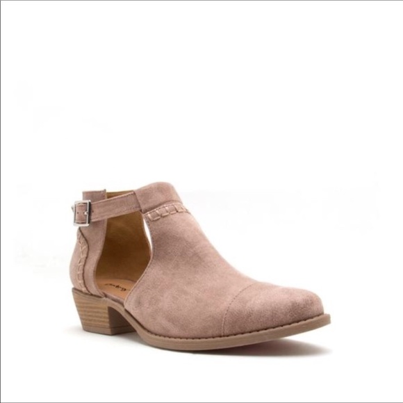 Last. Sz 8 Warm taupe ankle booties - Picture 3 of 4